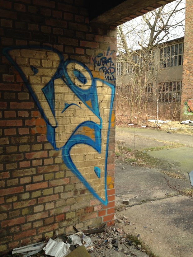 Graffiti Bombing - Photo by KUBA182 - pad, kuba (2014)