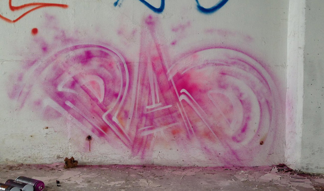Graffiti Wall - Photo by KUBA182 - pad, kuba (2014)