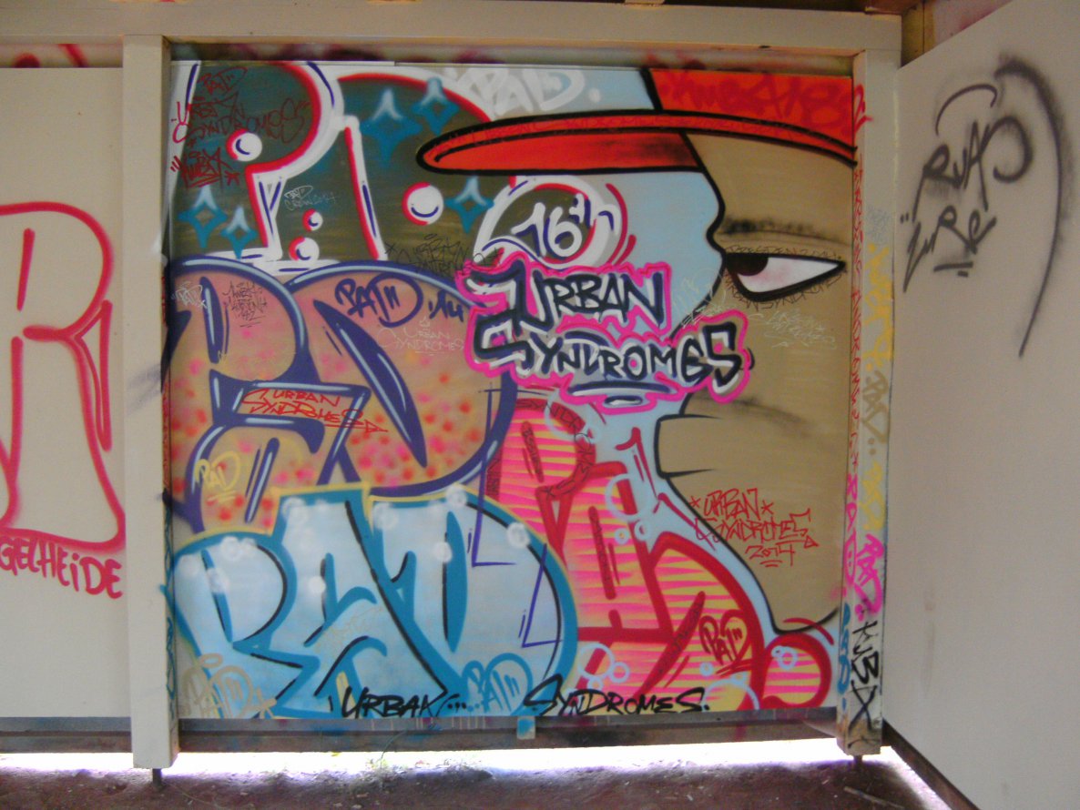 Graffiti Wall - Photo by KUBA182 - urban, syndromes, 2014 (2014)