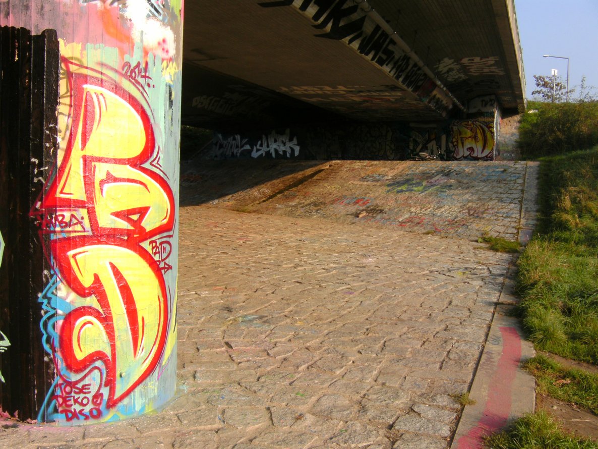 Graffiti Wall - Photo by KUBA182 - PAD, Kuba, Fluti (2014)