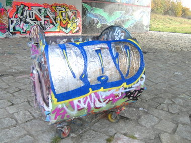 Graffiti Wall - Photo by KUBA182 - trashcan (2014)