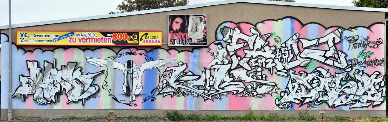Graffiti Wall - Photo by KUBA182 (2009)