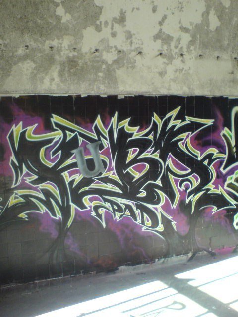 Graffiti Wall - Photo by KUBA182 - kuba, pad (2010)