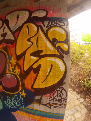 Graffiti Bombing - Photo by KUBA182 - pad (2015)