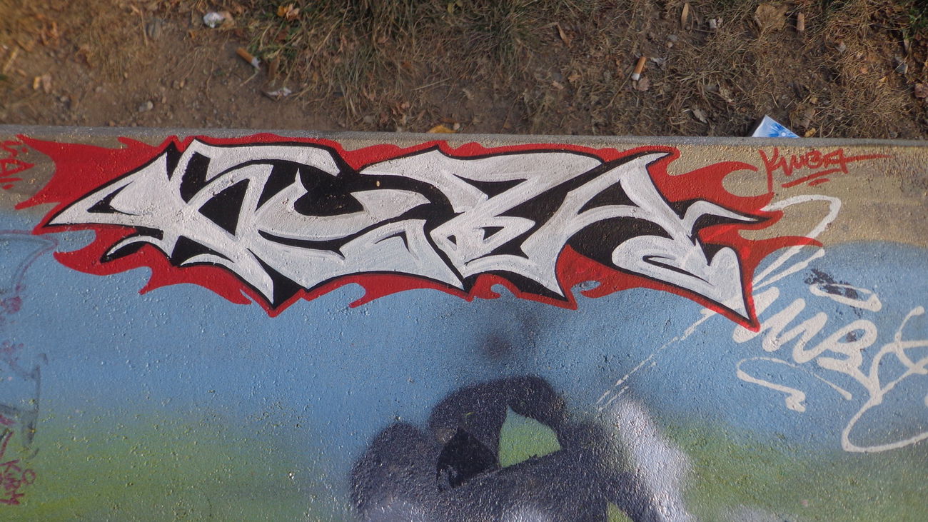 Graffiti Artwork - Photo by KUBA182 - kuba, pad (2015)