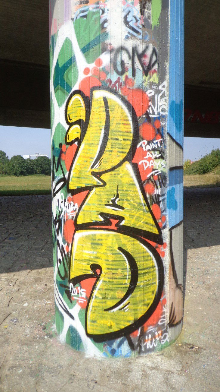 Graffiti Bombing - Photo by KUBA182 - kuba, pad (2015)
