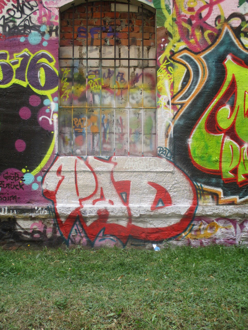 Graffiti Wall - Photo by KUBA182 - pad, kuba (2016)