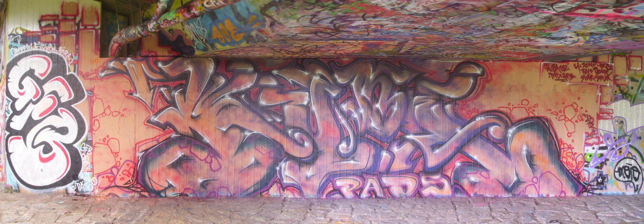 Graffiti Wall - Photo by KUBA182 - kub, pads (2012)