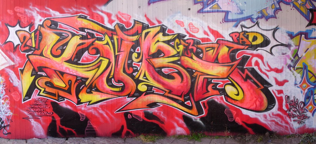 Graffiti Wall - Photo by KUBA182 - kuba, pad, 2011 (2011)