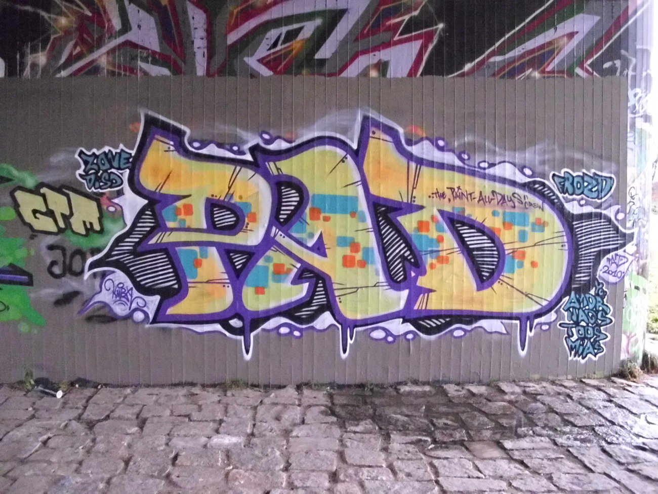 Graffiti Wall - Photo by KUBA182 - pad (2010)