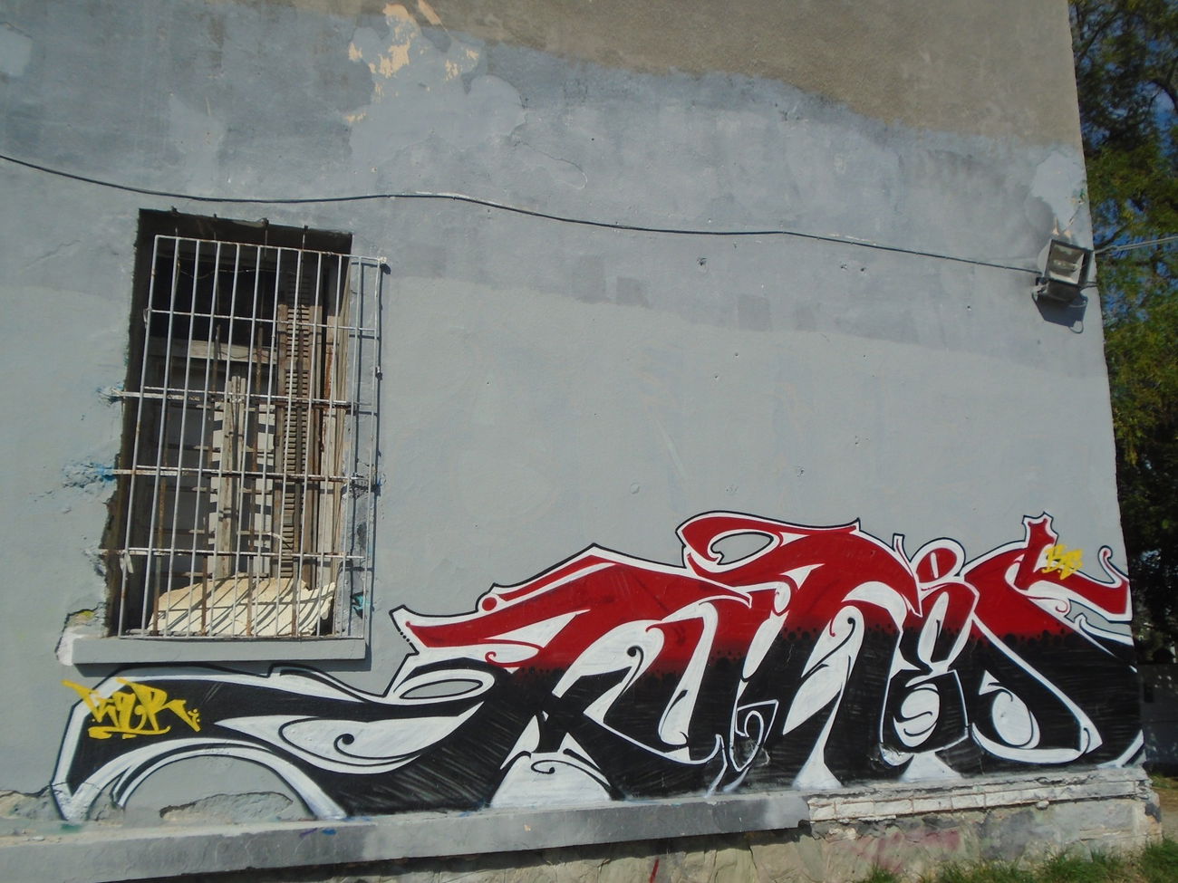 Graffiti in Thessaloniki - Photo by KUNES - kunes, kzr, be