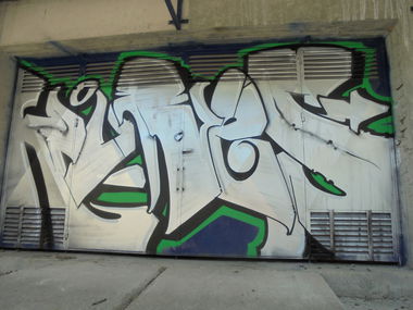 Graffiti in THESSALONIKI - Photo by KUNES - kunes, kzr