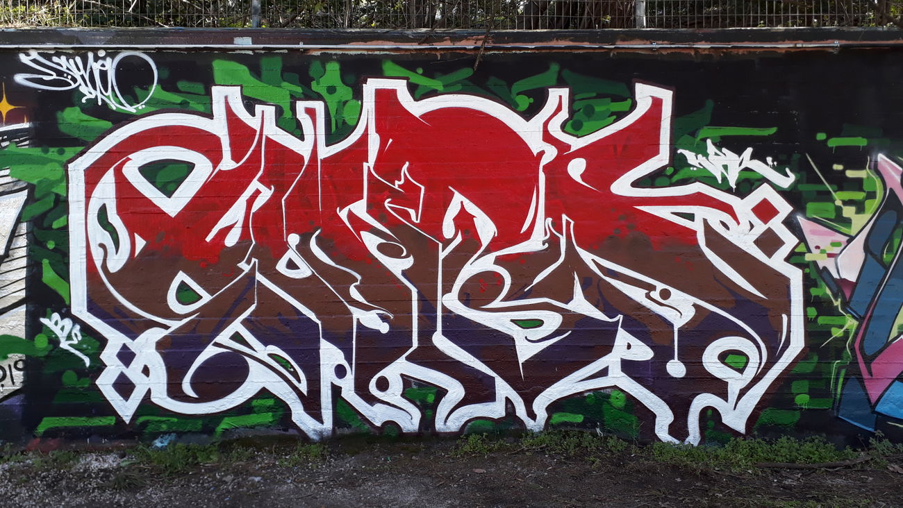 Graffiti Wall in Athens - Photo by KUNES - kunes, kzr