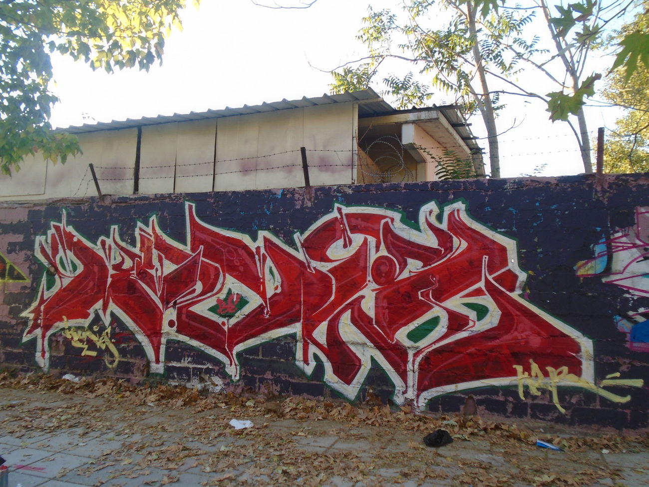 Graffiti Wall in Thessaloniki - Photo by KUNES - kunes, kzr, be