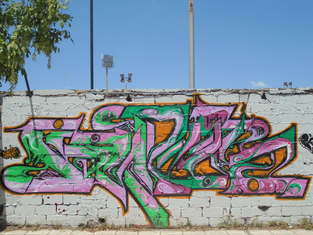 Graffiti in Thessaloniki - Photo by KUNES - kunes, kzr