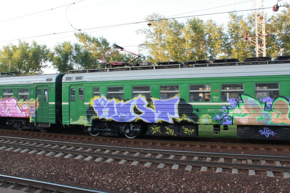 Graffiti Train - Photo by KUSTSOUTH23 - entor, baes (2012)