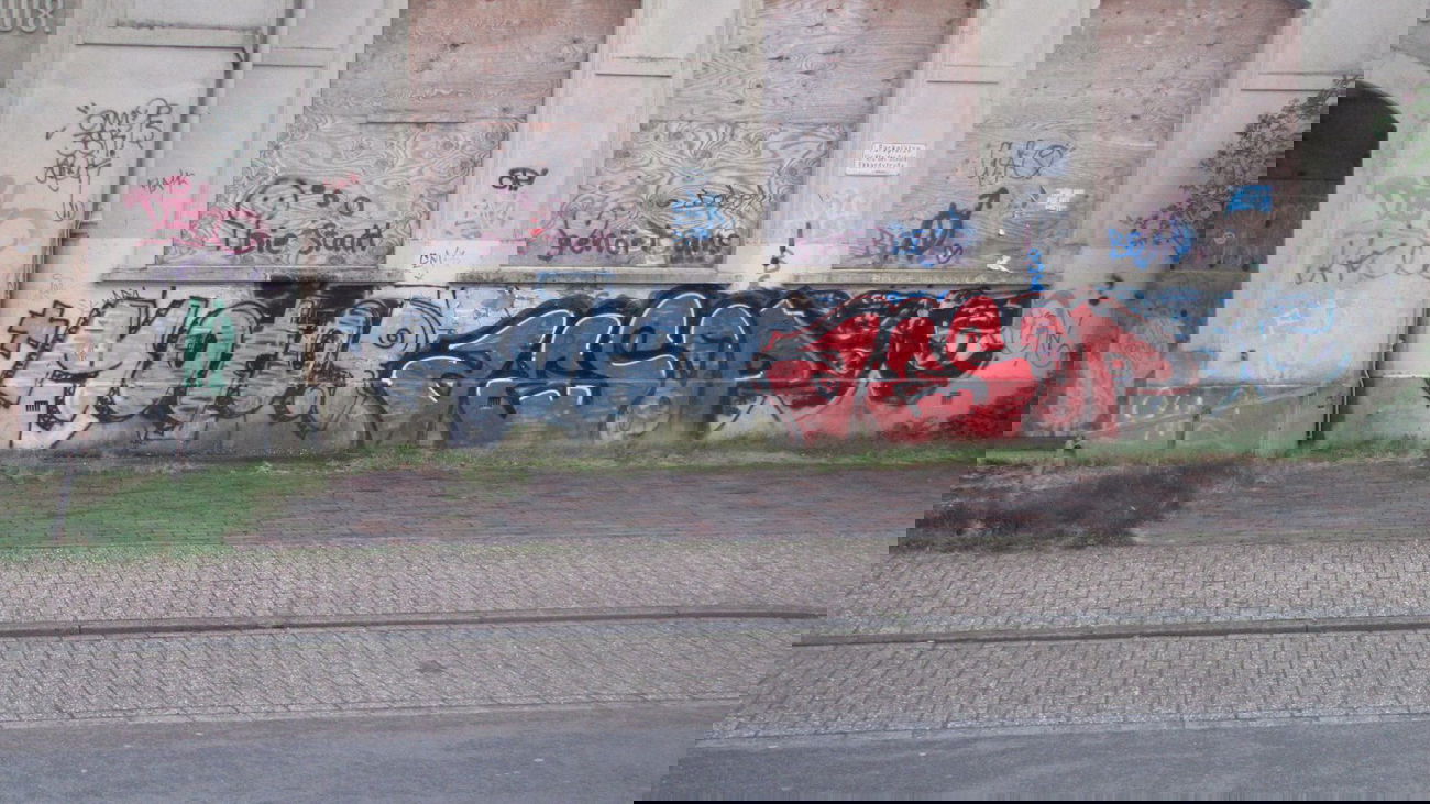 Graffiti Bombing in Oldenburg - Photo by Kaeseraspel - MOTOR, Aesop