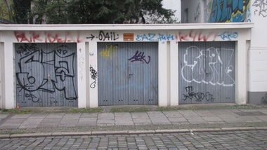 Graffiti Bombing in Oldenburg - Photo by Kaeseraspel - STA, Raid (2013)