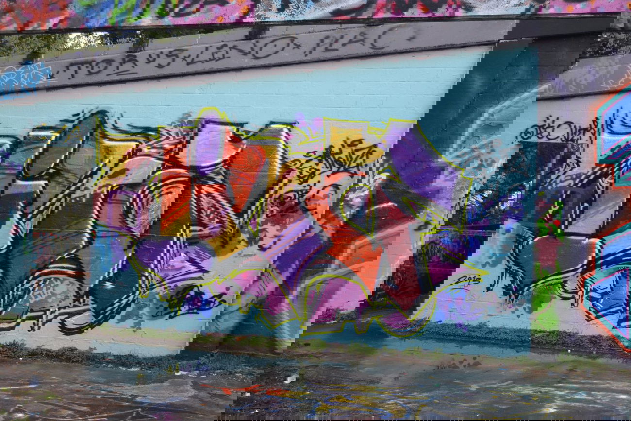 Graffiti Wall in Oldenburg - Photo by Kaeseraspel - AINZ (2013)