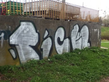 Graffiti Bombing in Olsztyn - Photo by Kaesu - Tick (2014)