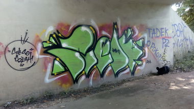 Graffiti Wall - Photo by Kaesu - tick, psm