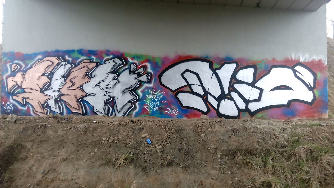 Graffiti Wall - Photo by Kaesu