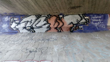 Graffiti Bombing - Photo by Kaesu