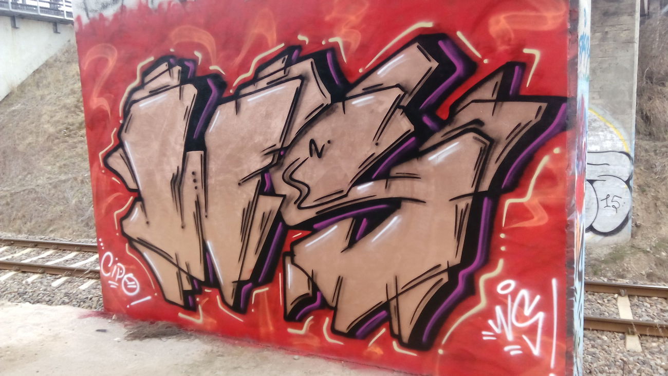 Graffiti Bombing - Photo by Kaesu