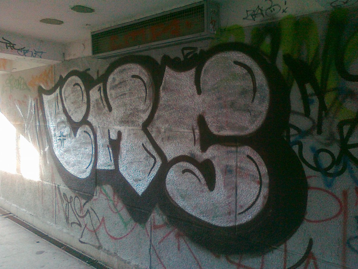 Graffiti Bombing - Photo by KamieCms - cms