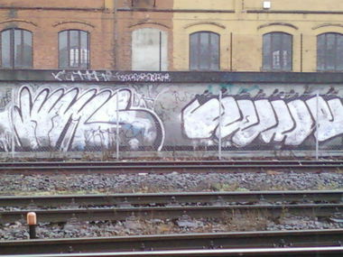 Graffiti Bombing - Photo by KamieCms - kams, kaime