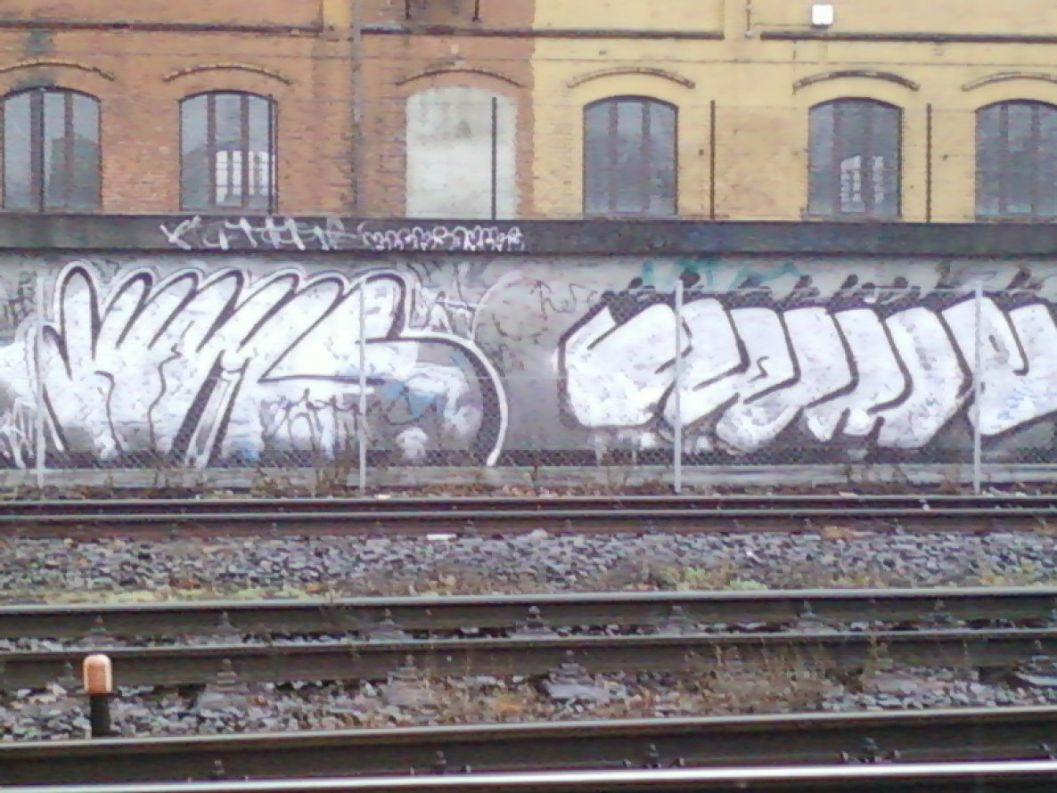 Graffiti Bombing - Photo by KamieCms - kams, kaime