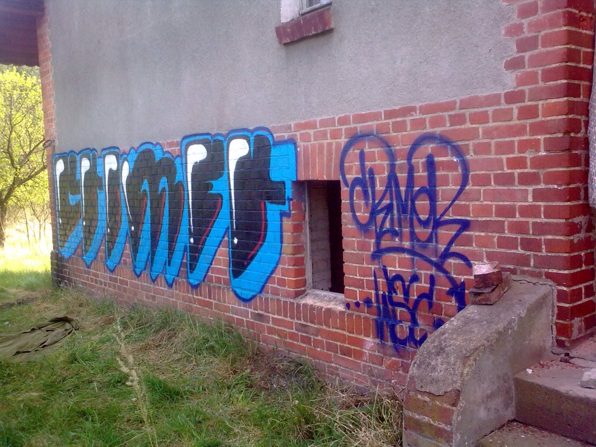 Graffiti Bombing - Photo by KamieCms - crimer