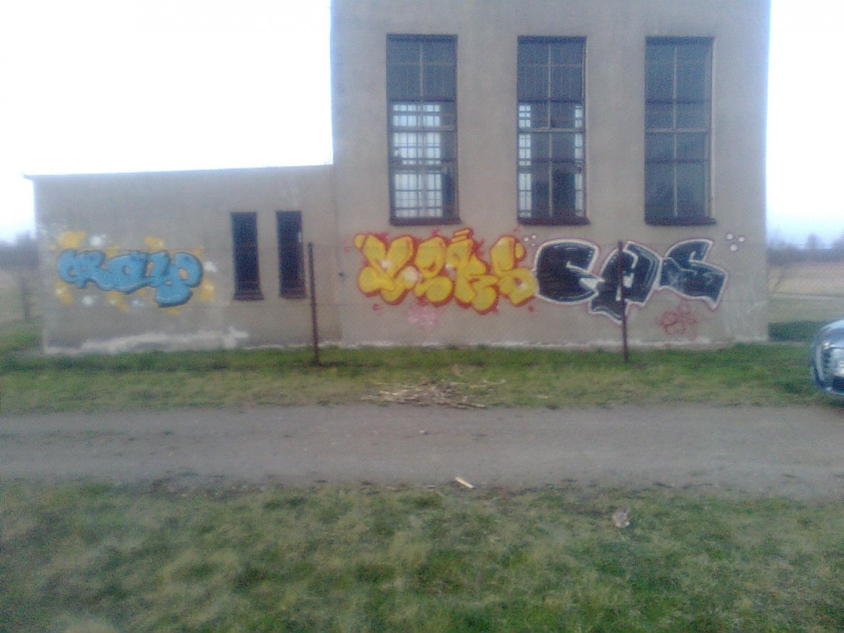 Graffiti Bombing - Photo by KamieCms - meks, roy, cms