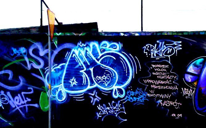 Graffiti Bombing - Photo by KamieCms - cms, kams