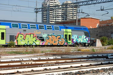 Graffiti Train - Photo by Kaput - bak, abs, rac