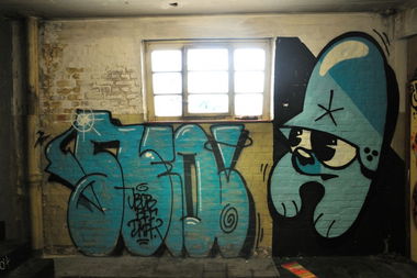 Graffiti Wall in Hamburg  - Photo by Karlo_Kolambo - JBCB, Neo, Flying (2012)