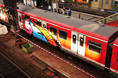 Graffiti Train in Hamburg - Photo by Karlo_Kolambo - Tese, Dsf (2013)