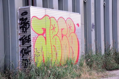 Graffiti Bombing in Hamburg - Photo by Karlo_Kolambo - JBCB