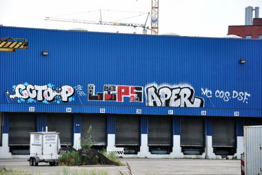 Graffiti Bombing in Hamburg - Photo by Karlo_Kolambo - zztop, aper, lips