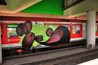 Graffiti Train - Photo by Karlo_Kolambo - Moses, Bk, Dsu (2012)