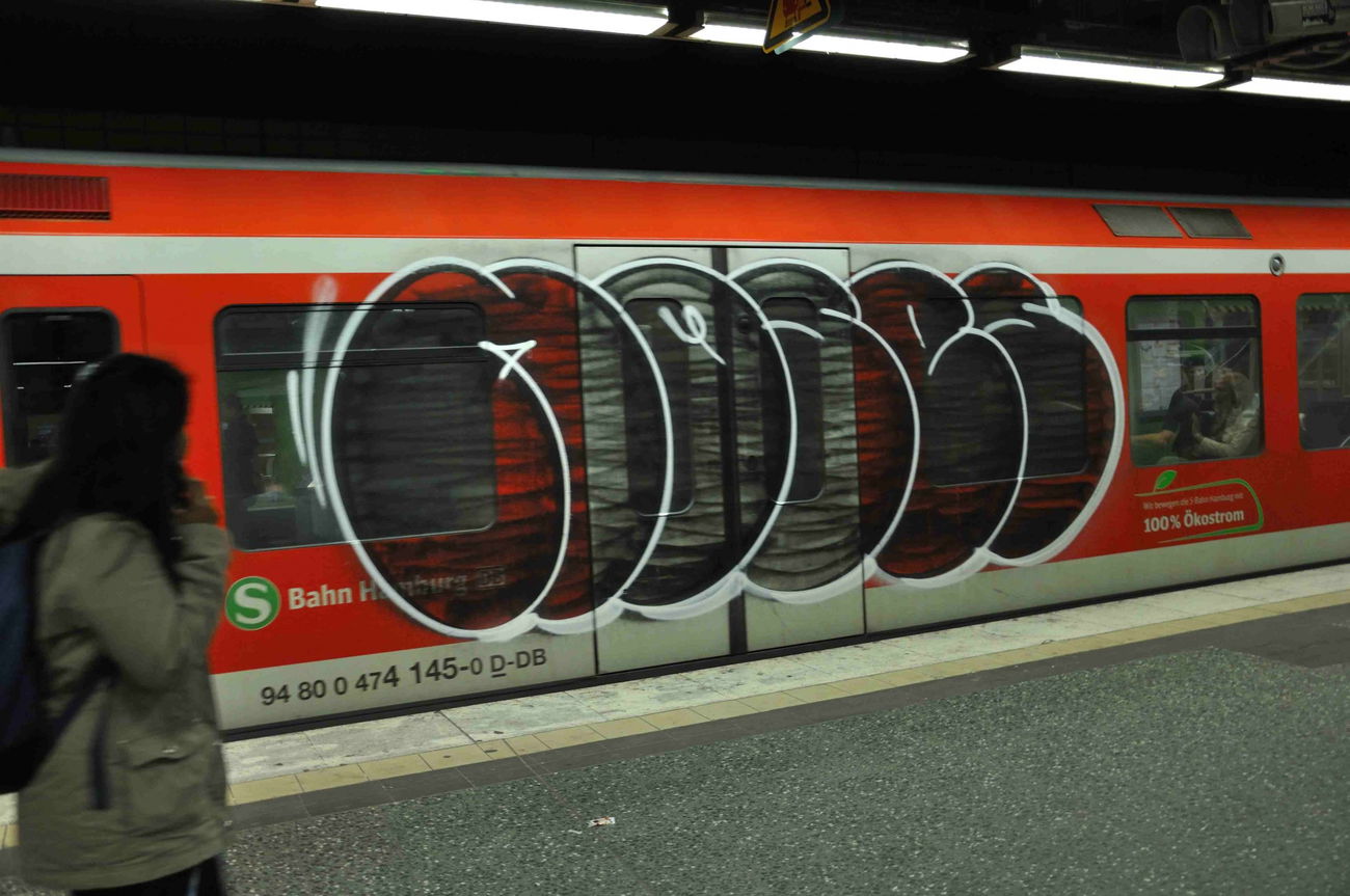 Graffiti Train - Photo by Karlo_Kolambo (2012)