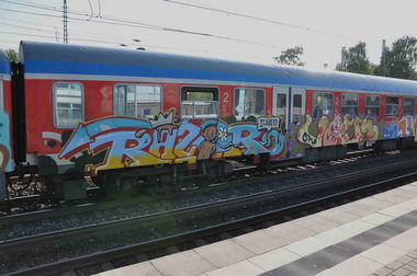 Graffiti Train - Photo by Karlo_Kolambo - razor (2013)