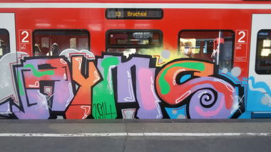 Graffiti Train - Photo by KarlsruhCheckt - ayms, karlsruhe (2014)