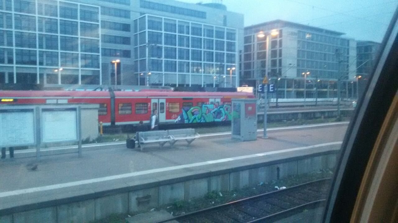 Graffiti Train - Photo by KarlsruhCheckt - deor, stuttgart (2014)