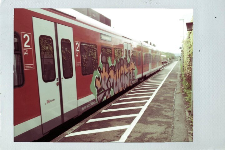 Graffiti Train - Photo by KarlsruhCheckt - kunst, kiosk, Karlsruhe (2013)