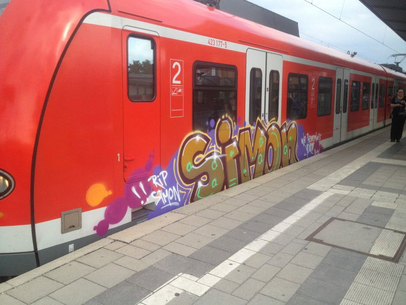 Graffiti Train in Dachau - Photo by Karlstoast - simon, dbs, rest (2013)