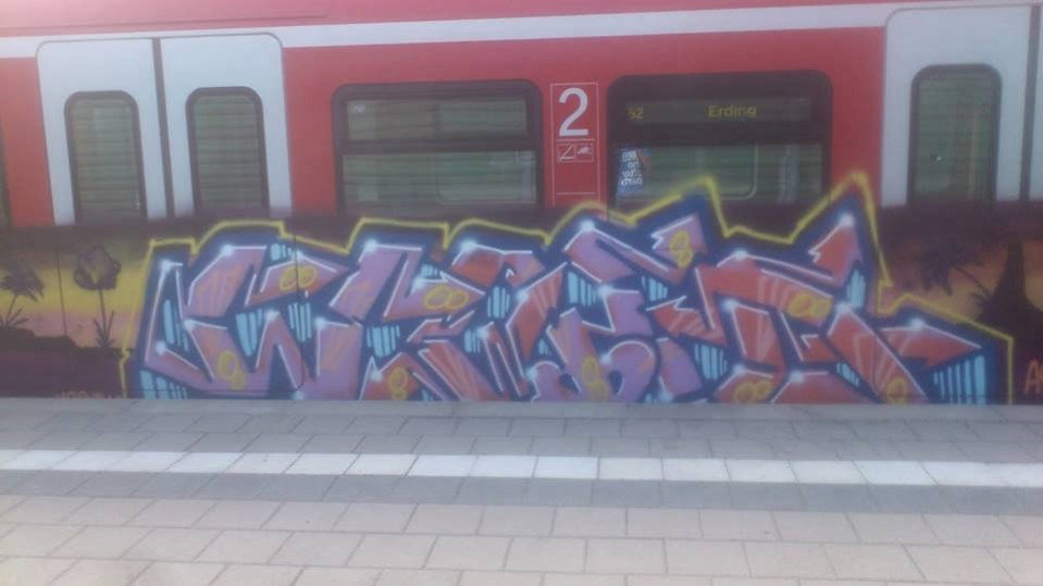 Graffiti Train in München - Photo by Karlstoast - wind, asc, aes (2013)