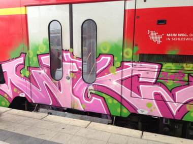 Graffiti Train in München - Photo by Karlstoast - wk, wicked, train (2013)