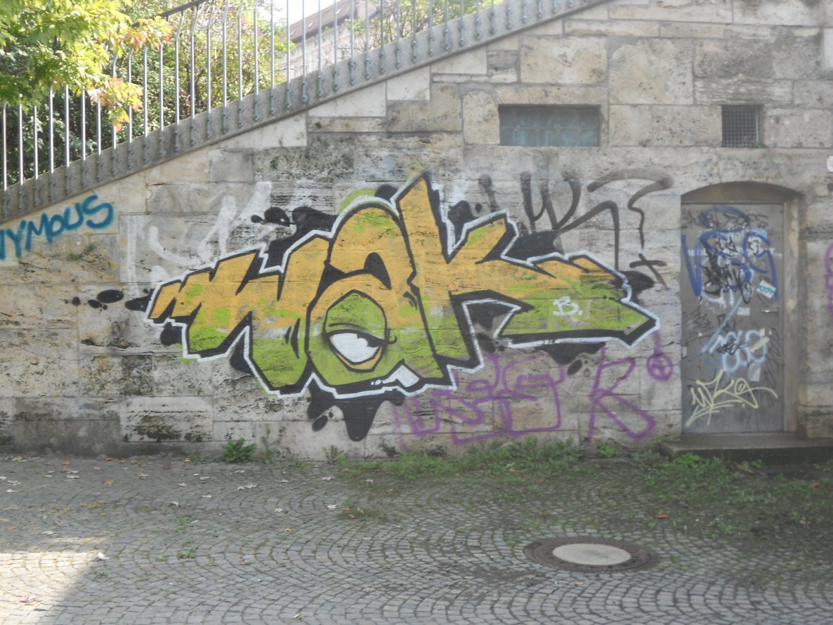 Graffiti Bombing - Photo by Karlstoast - wak, munich, münchen (2011)
