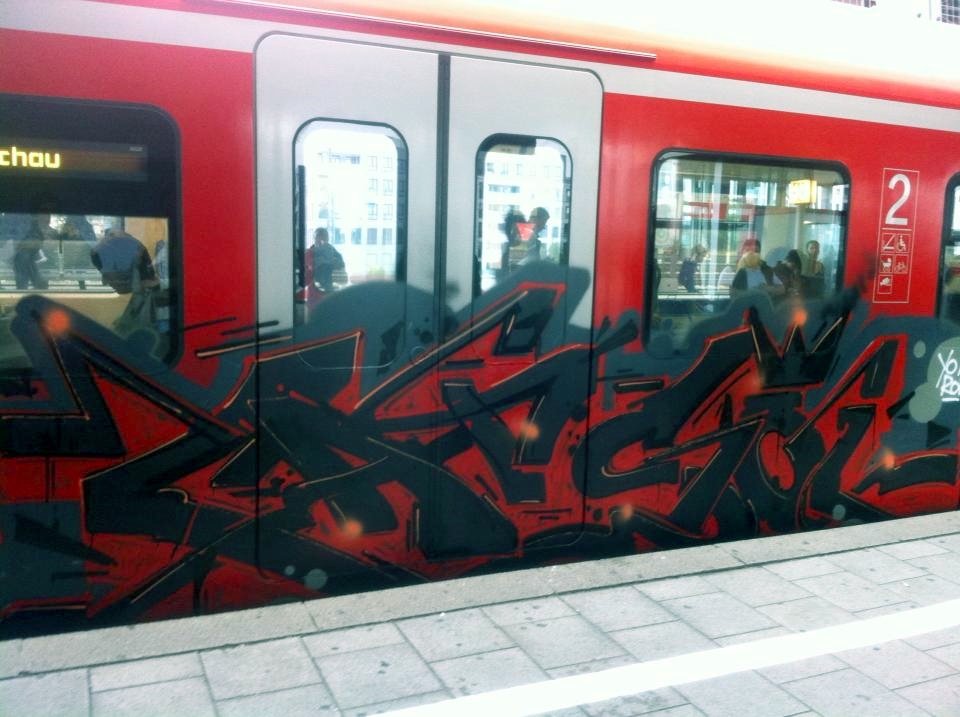 Graffiti Train in München - Photo by Karlstoast - capsol, kayro, chair (2013)